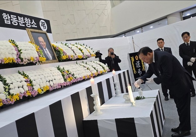 "행정수도 위해 헌신하신 분" 최민호 세종시장, 故 이해찬 애도·헌화