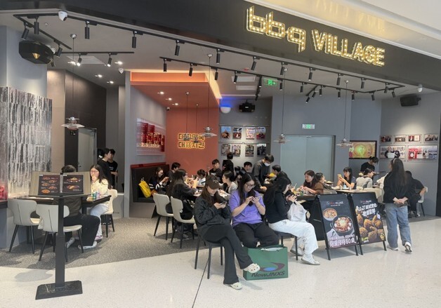 '윤홍근 뚝심' BBQ, 中 선전에 매장 오픈…"핵심 상권 공략"