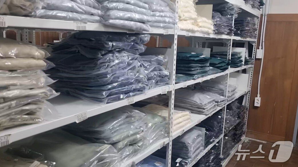 본문 이미지 - 짝퉁 명품 창고(관세청 인천본부 세관 제공/뉴스1)