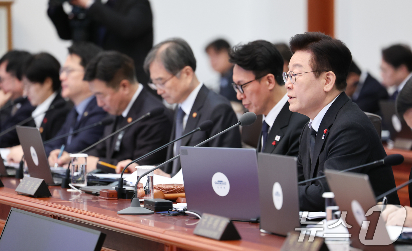 (서울=뉴스1) 이재명 기자 = 이재명 대통령이 27일 청와대에서 열린 국무회의에서 발언하고 있다. 2026.1.27/뉴스1