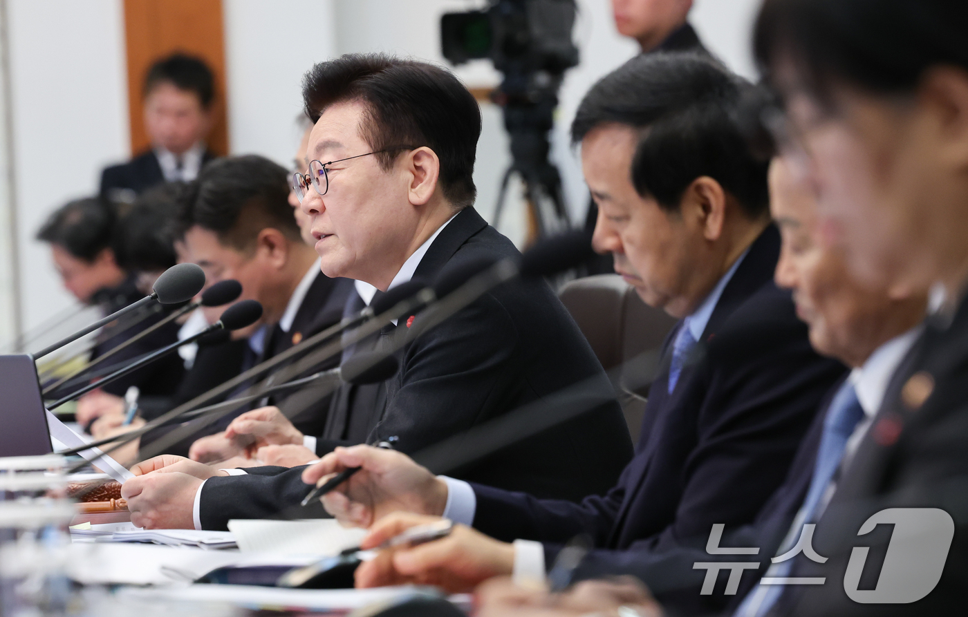 (서울=뉴스1) 이재명 기자 = 이재명 대통령이 27일 청와대에서 열린 국무회의에서 발언하고 있다. 2026.1.27/뉴스1