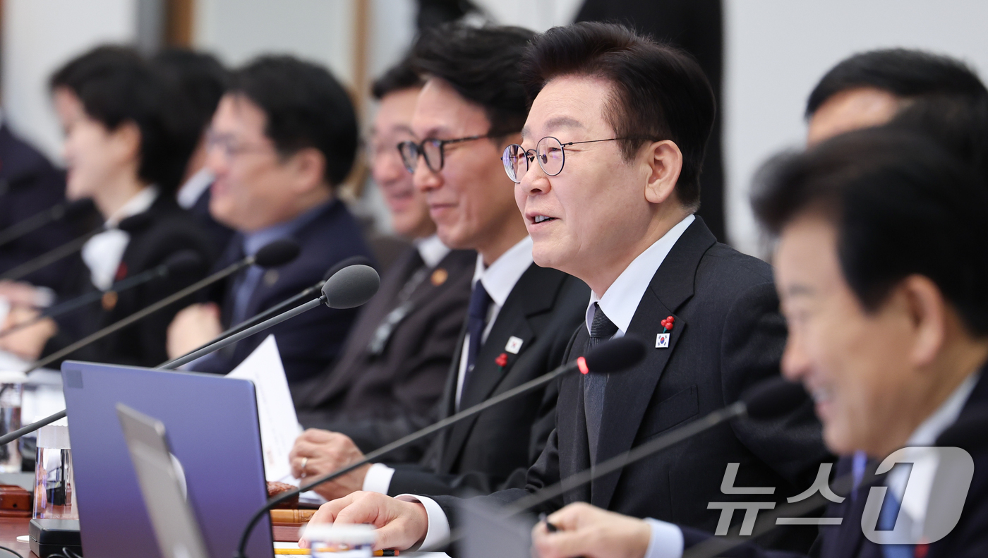 (서울=뉴스1) 이재명 기자 = 이재명 대통령이 27일 청와대에서 열린 국무회의에서 발언하고 있다. 2026.1.27/뉴스1