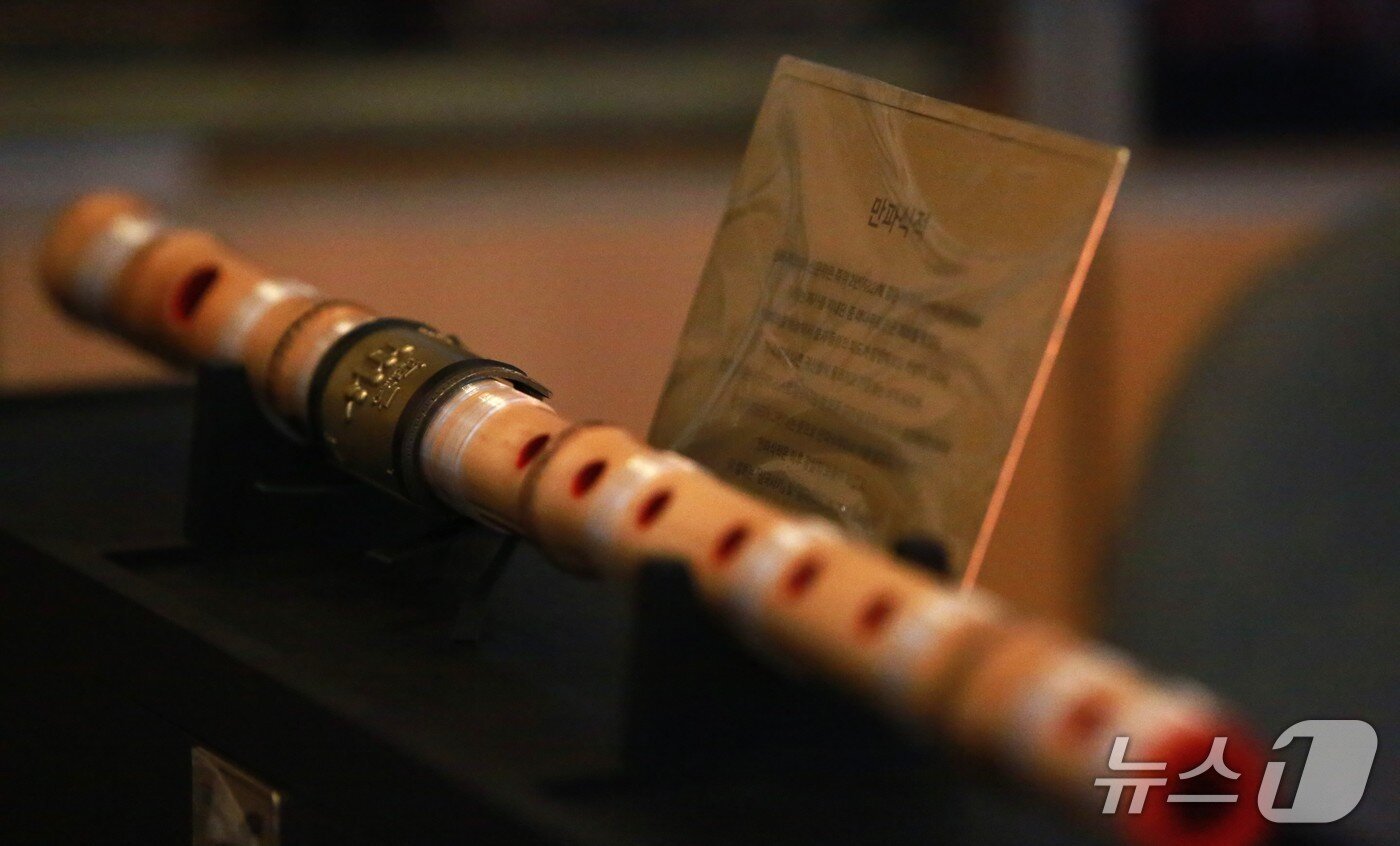 본문 이미지 - 신라의 국보 '만파식적' 대금./2026.1.27 ⓒNews1 /뉴스1 손도언 기자 