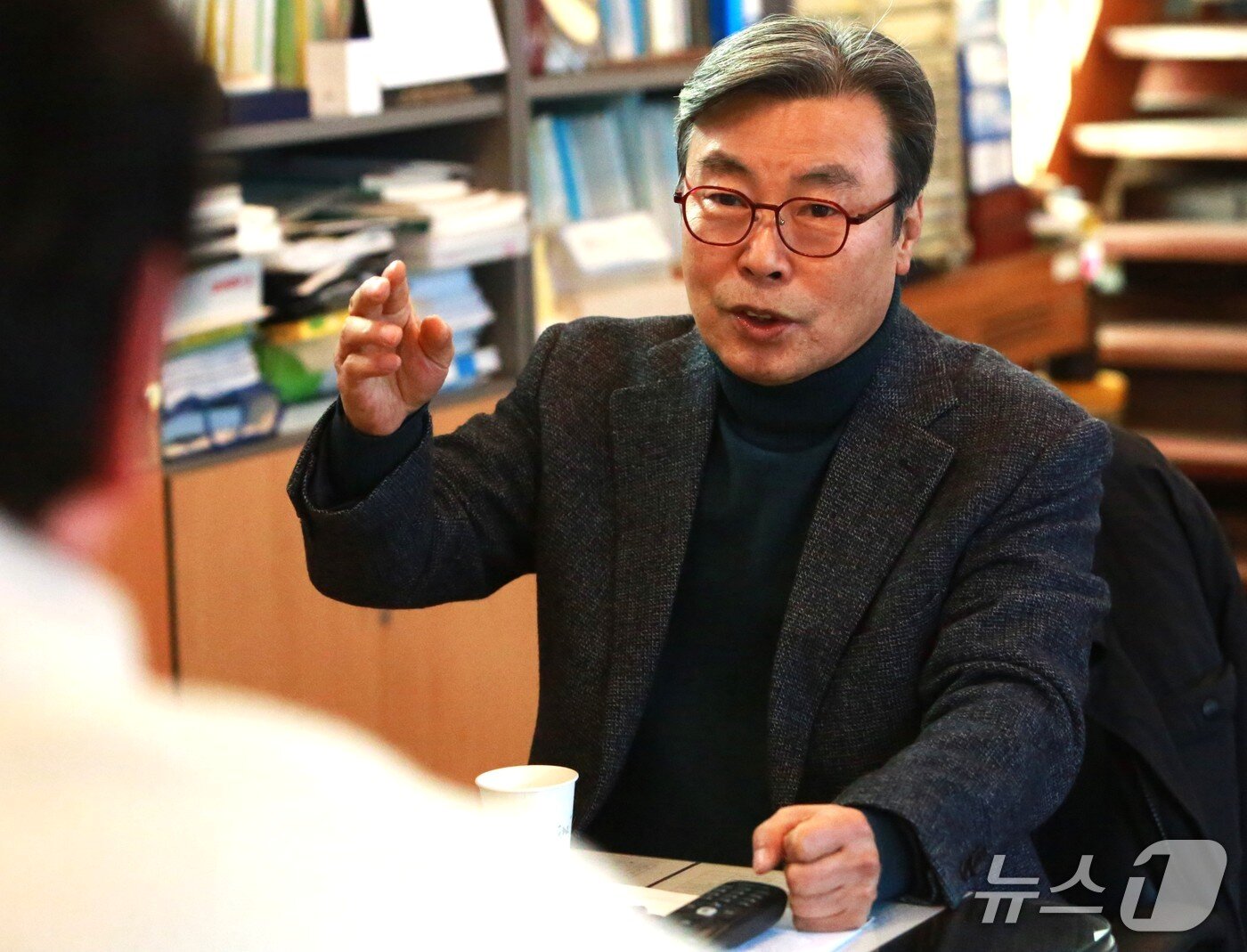 본문 이미지 - 문동옥 대금 국가기능전승자가 뉴스1 취재팀과 인터뷰하고 있다./2026.1.27 ⓒNews1 /뉴스1 손도언 기자  