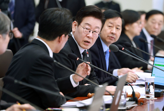 김민석 총리와 대화하는 이재명 대통령