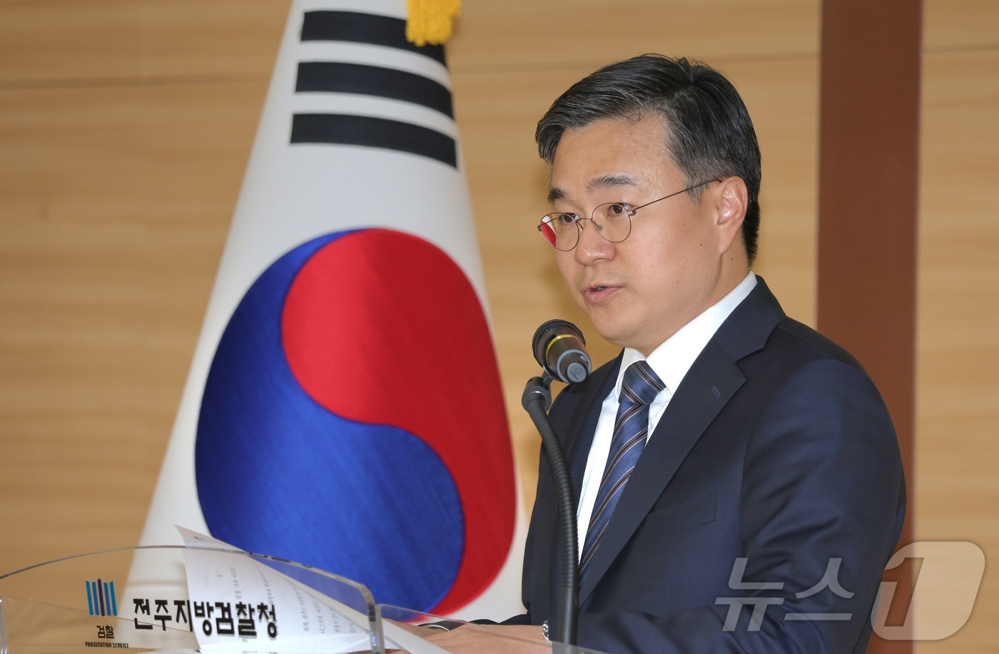 (전주=뉴스1) 유경석 기자 = 이정렬 신임 검사장이 27일 전북 전주시 전주지방검찰청에서 열린 취임식에서 취임사를 하고 있다. 2026.1.27/뉴스1