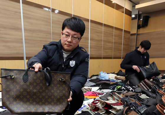 인천세관, 1200억원대 '짝퉁' 판매 운영 조직 적발