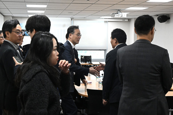 당정, 트럼프 '관세 25%'에 "법안 의도적 지체 없어, 2월 처리"