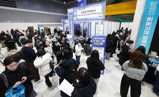 공공기관 채용 박람회에 8만명 운집…온라인 19만명 접속