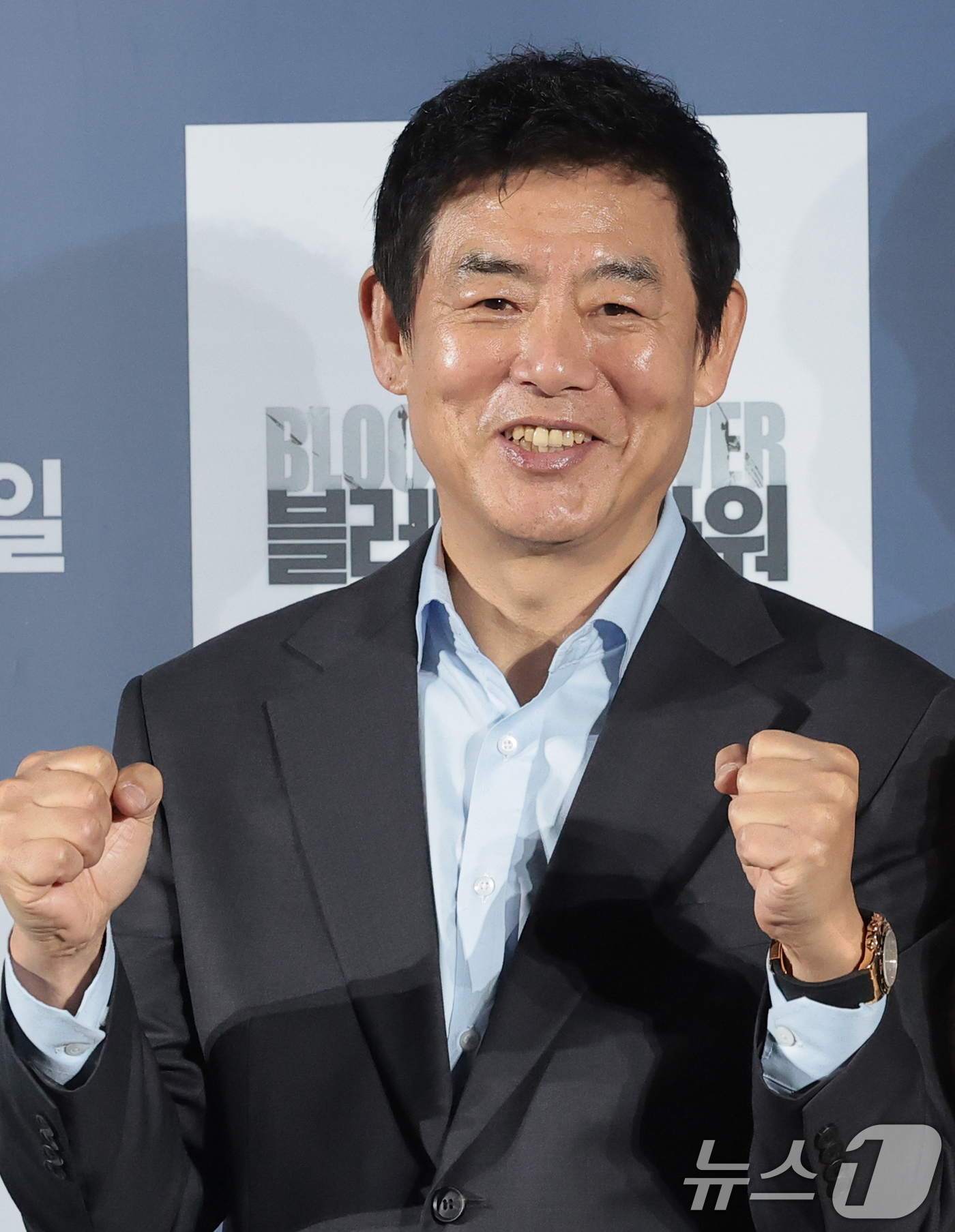 (서울=뉴스1) 권현진 기자 = 배우 성동일 27일 서울 용산구 CGV용산아이파크몰에서 열린 디즈니+ 오리지널 시리즈 '블러디 플라워' 제작발표회에서 포즈를 취하고 있다.'블러디 …