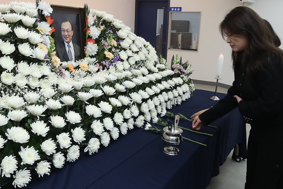 "민주주의 거목"…대구 '故 이해찬 분향소'에도 시민 발길