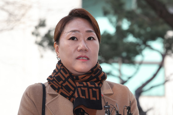 경찰, '이준석 여론조사비 대납 의혹' 관련 강혜경 참고인 조사