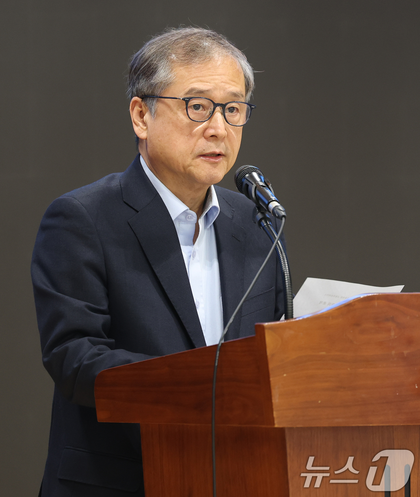 (서울=뉴스1) 오대일 기자 = 27일 오후 서울 용산구 의협 회관에서 열린 대한의사협회 의료정책연구원·한국의학교육협회 ‘의과대학 증원과 의학교육의 문제 II’ 공동 세미나에서 안 …
