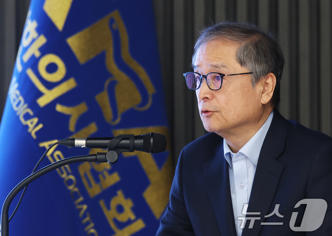 (서울=뉴스1) 오대일 기자 = 27일 오후 서울 용산구 의협 회관에서 열린 대한의사협회 의료정책연구원·한국의학교육협회 ‘의과대학 증원과 의학교육의 문제 II’ 공동 세미나에서 안 …