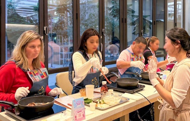 현대百, 외국인 환승객 모객 역량 강화…'K컬처 환승투어' 운영