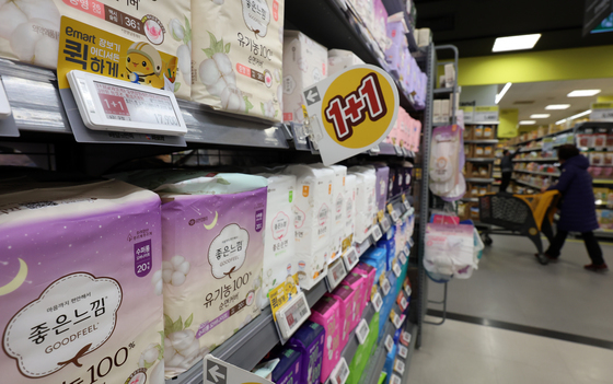 반값 생리대 나온다…제조사들 가격 낮춰 시장 대응