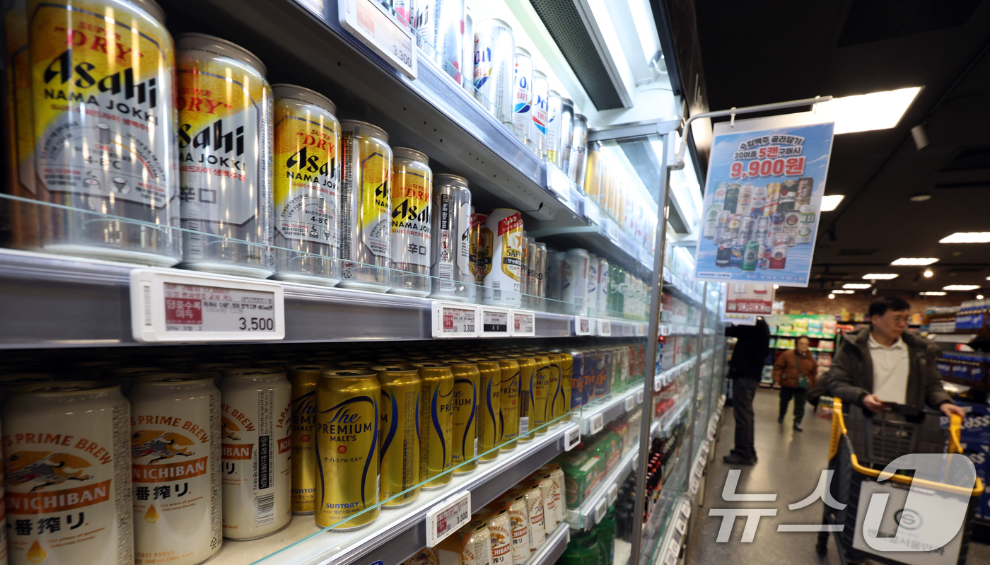 (서울=뉴스1) 김명섭 기자 = 국내 주류 소비가 둔화된 상황에서도 일본산 맥주는 성장 흐름을 유지했다. 지난해 일본 맥주는 3년 연속 수입액 1위를 유지하며 사상 처음으로 110 …