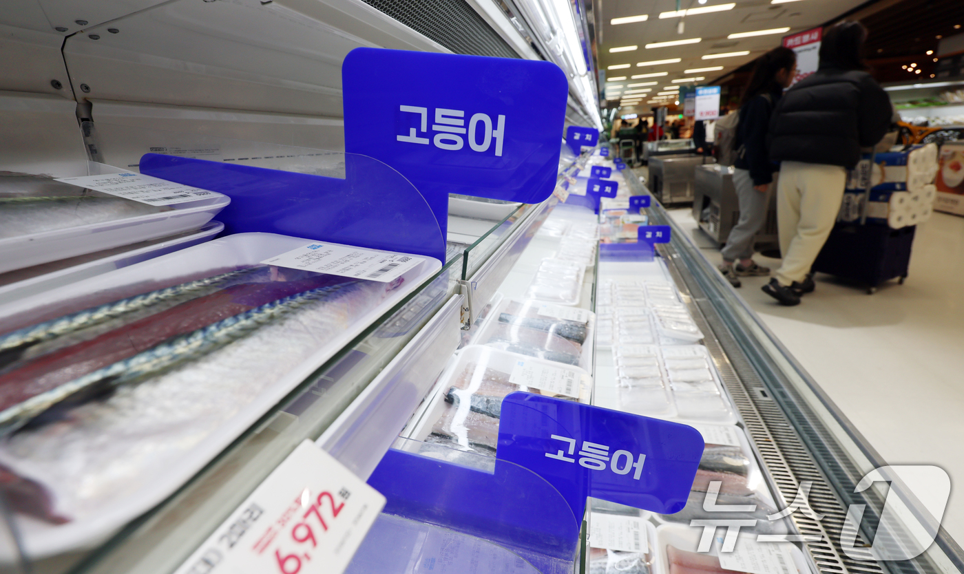 (서울=뉴스1) 김명섭 기자 = 구윤철 경제부총리 겸 재정경제부 장관은 설 명절을 앞두고 "먹거리 물가를 중점 관리하겠다"며 성수품을 역대 최대인 27만t 공급하고, 소상공인·중소 …