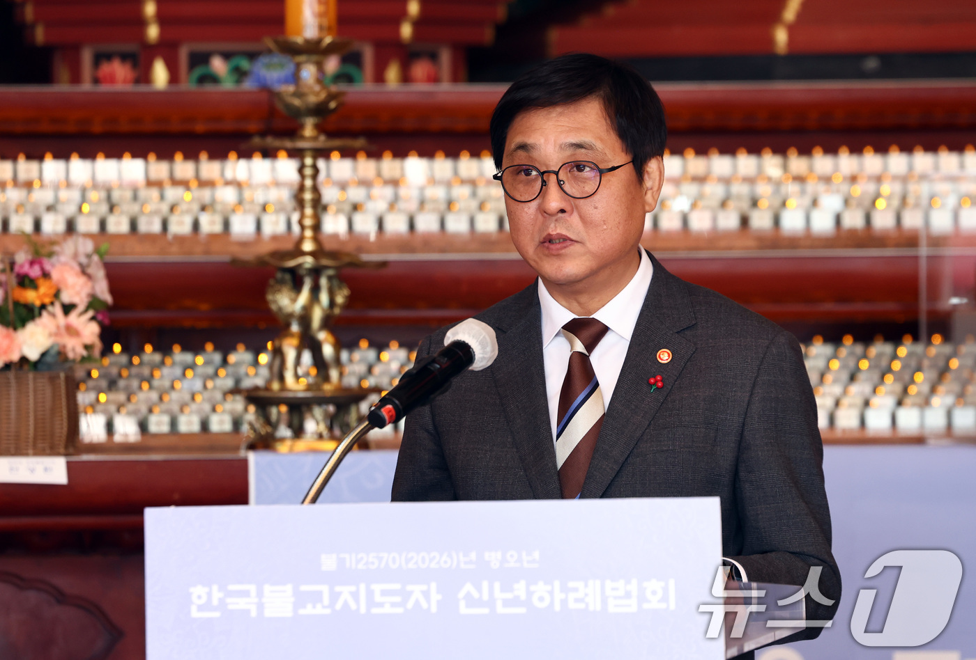 (서울=뉴스1) 최지환 기자 = 최휘영 문화체육관광부 장관이 27일 오후 서울 종로구 조계사에서 열린 한국불교지도자 신년하례법회에서 축사를 하고 있다. 2026.1.27/뉴스1