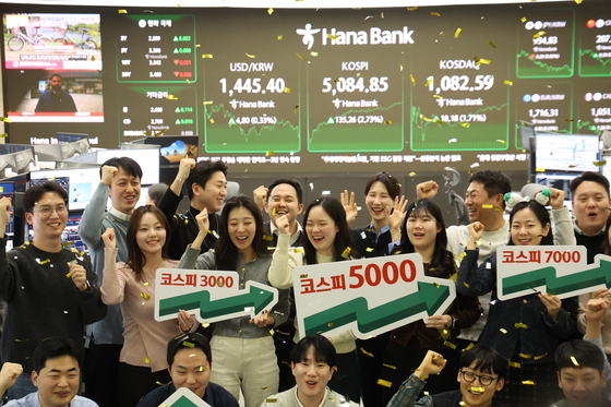 트럼프 관세 인상에도 아증시 일제↑ 韓 오천피-천스닥 동시 달성