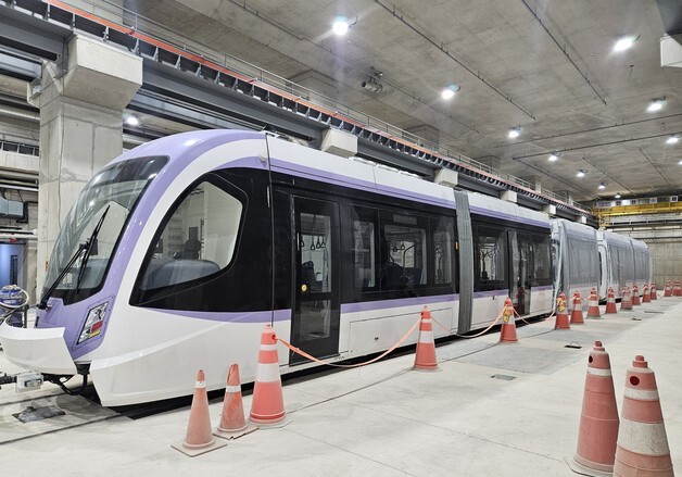 위례선 트램 개통 가시화…첫 차량 27일 새벽 입고