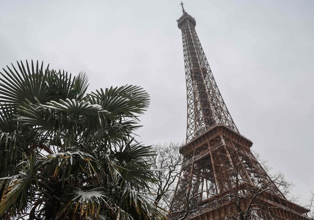 男과학자 72명 기리는 에펠탑…마리 퀴리 등 여성 72인 새긴다