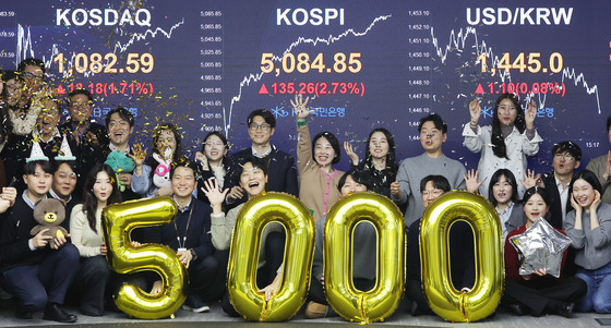 코스피, 사상 첫 마감 기준 5000선 돌파