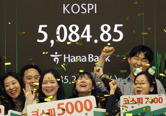 '5천피 시대' 코스피 종가, 첫 5천 돌파
