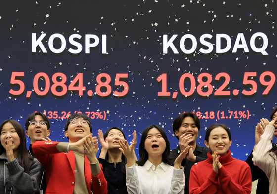 코스피 사상 첫 5000돌파 마감