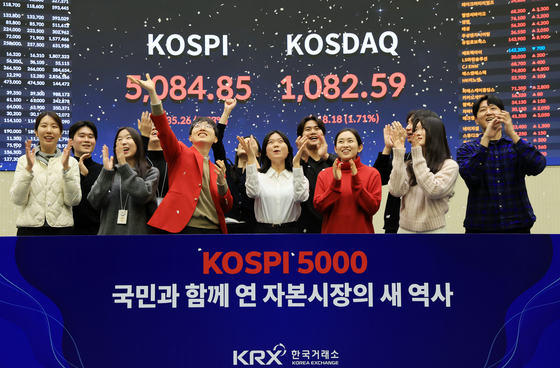 사상 첫 5000돌파 마감한 코스피