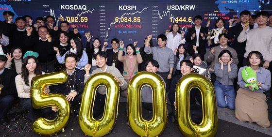코스피, 첫 종가 '오천피' 달성