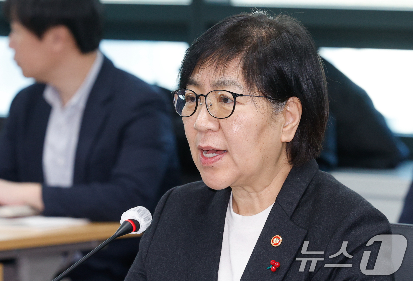 (서울=뉴스1) 안은나 기자 = 정은경 보건복지부 장관이 27일 오후 서울 서초구 국제전자센터에서 열린 제5차 보건의료정책심의위원회에 참석해 인사말을 하고 있다. 2026.1.27 …