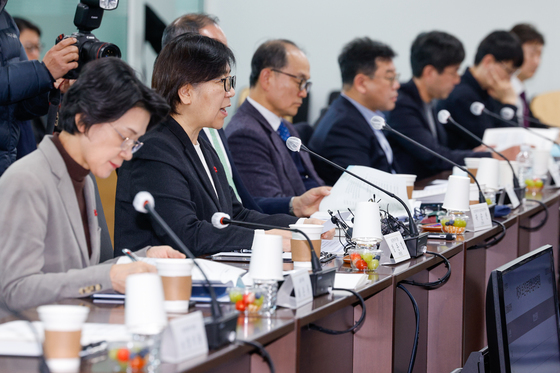 인사말하는 정은경 장관