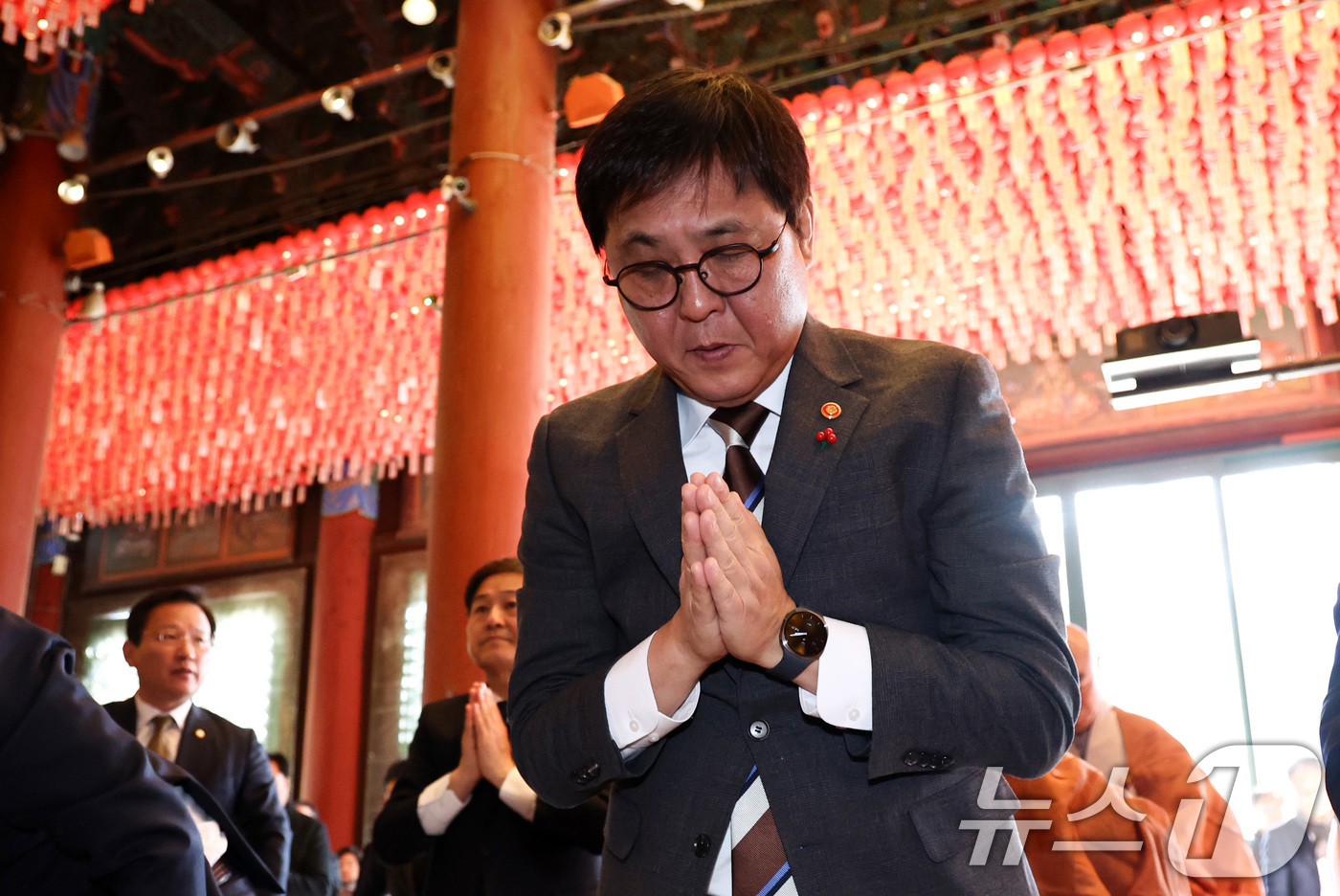 (서울=뉴스1) 최지환 기자 = 최휘영 문화체육관광부 장관이 27일 오후 서울 종로구 조계사에서 열린 한국불교지도자 신년하례법회에 참석해 있다. 2026.1.27/뉴스1