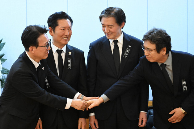 조국 "비판은 좋다, 할퀴고 후비지만 말라…유시민도 '반명' 만드는 갈라치기 그만"