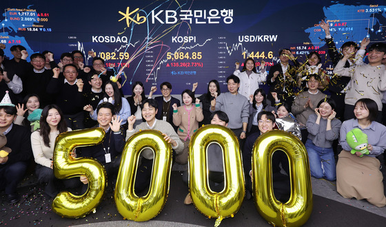 코스피, 첫 종가 '오천피' 달성