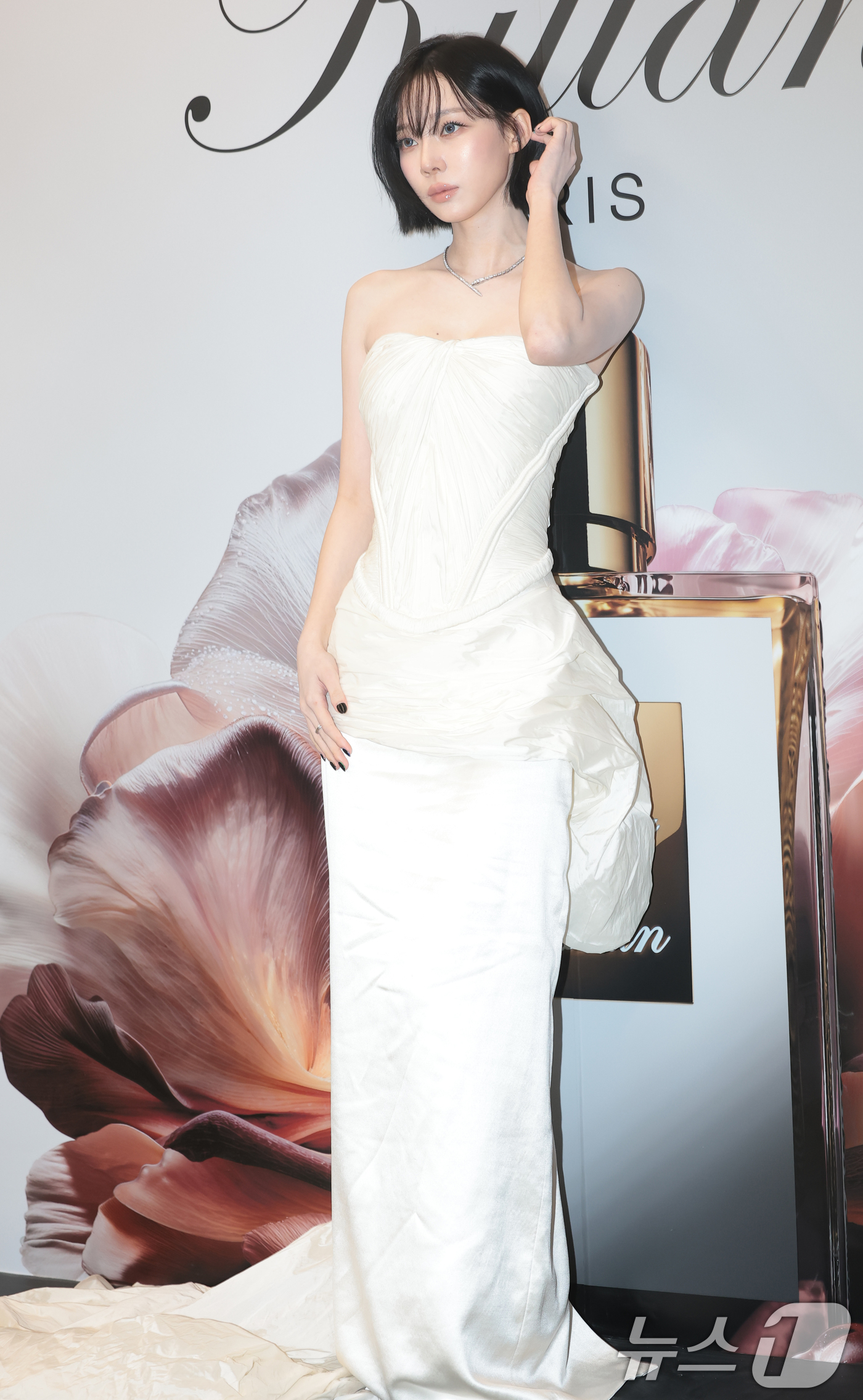 (서울=뉴스1) 권현진 기자 = 에스파 윈터가 27일 서울 강남구 신사동 킬리안 파리 도산 플래그십 스토어에서 열린 ‘킬리안 파리(KILIAN PARIS) 도산 플래그십 스토어 오 …