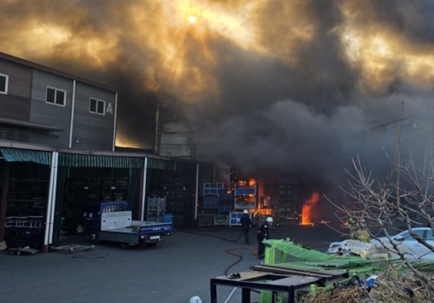 김해 진례면 공장 불…1시간 30분만 완진(종합)