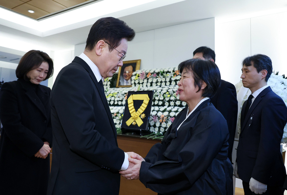 故 이해찬 전 총리 유가족 위로하는 이재명 대통령