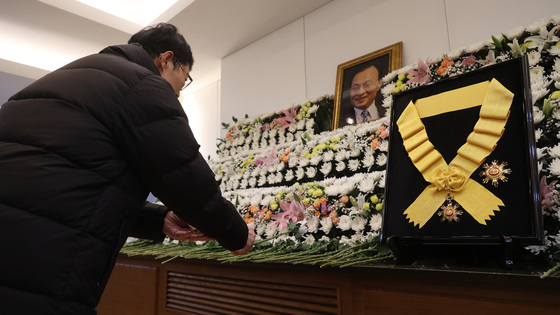 "민주주의 큰 별 졌다"…이해찬 전 총리 빈소 조문 발길(종합2보)