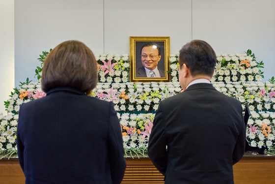 고(故) 이해찬 전 총리 빈소 찾은 이재명 대통령·김혜경 여사