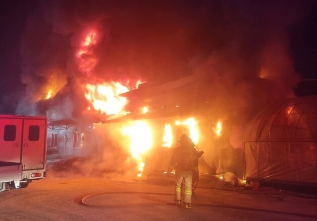 청주 제조설비 공장 불…1개 동 전소
