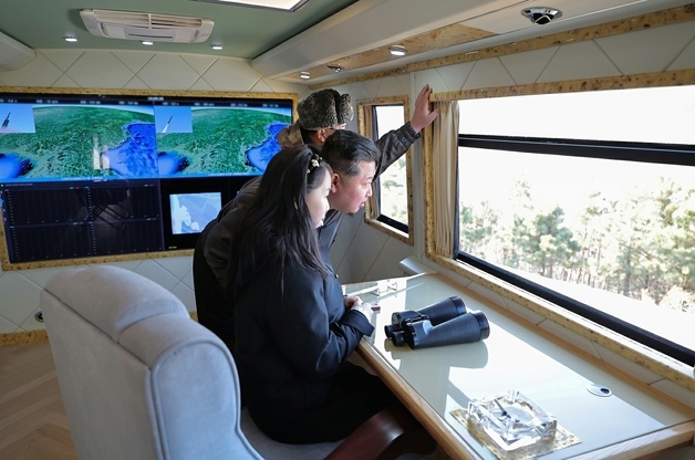 끝없이 '핵전략 고도화' 집착하는 김정은…美 NDS 시험대에 올려