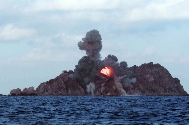 北 "대구경방사포 무기체계 시험사격"…김정은, 주애와 함께 참관(종합)