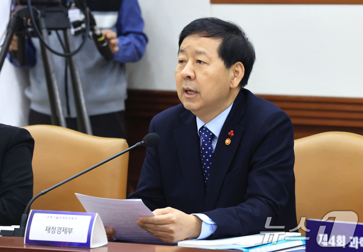 (서울=뉴스1) 임세영 기자 = 구윤철 부총리 겸 재정경제부 장관이 28일 서울 종로구 정부서울청사에서 열린 과학기술관계장관회의에서 발언을 하고 있다. 2026.1.28/뉴스1