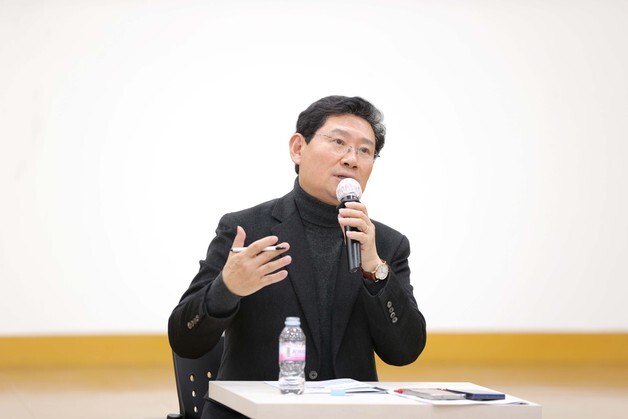 이상일 시장 "반도체 이전 반대 6만1000명 서명부 국토부 장관에 전달"