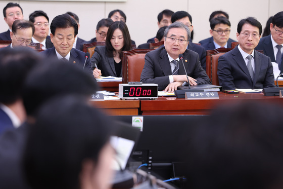 野 "핫라인 아닌 핫바지" 與 "비준 탓 아냐"…트럼프 관세 인상에 공방