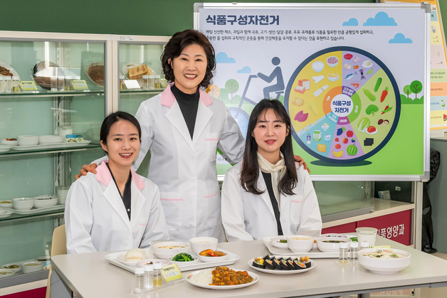 "함께 걸어 행복해요"…교실서 뭉친 세 모녀, 영양사 동반 합격