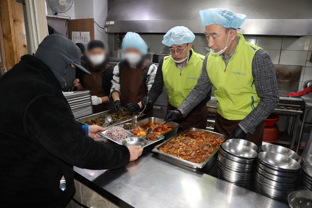 NH농협생명, 새해맞이 소외계층과 따뜻한 동행 '나눔 릴레이'