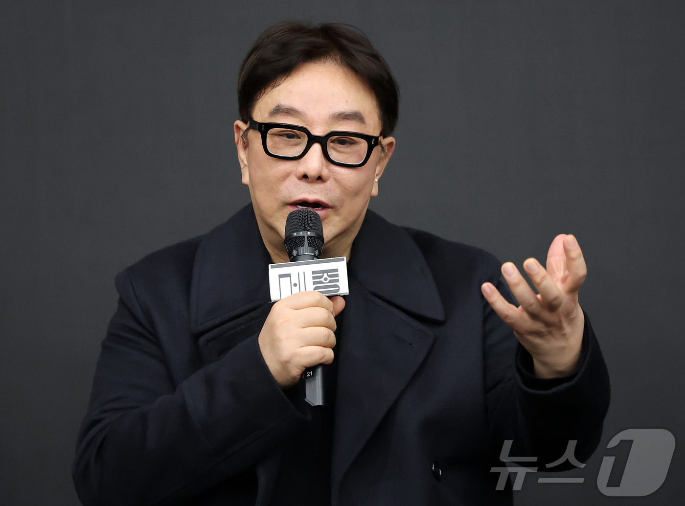(서울=뉴스1) 김진환 기자 = ‘뉴욕 댄스&퍼포먼스 어워드(베시 어워드)’에서 최우수 안무가·창작자(Outstanding Choreographer·Creator)상을 수상한 서울 …
